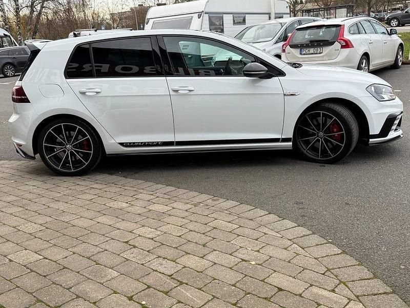 Begagnad VW Golf VII GTI Clubsport 265 HK (194 kW) 2016 Flerfärgad Halvkombi