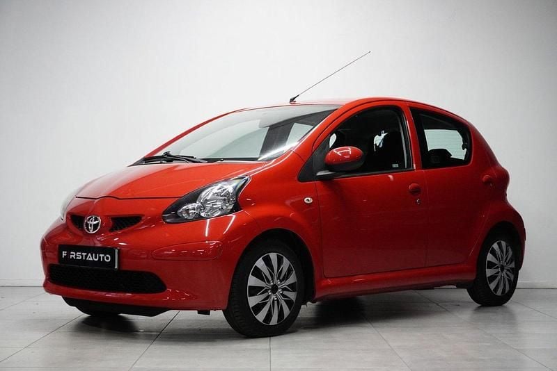 Röd Begagnad 2008 Toyota Aygo Halvkombi | 69 900 kr (Lite dyr) - Bild 1/4