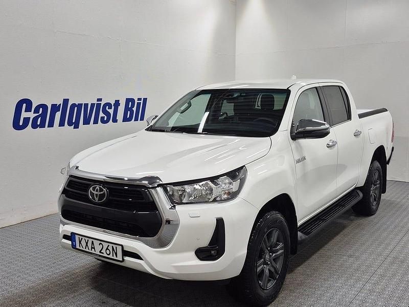 Vit Begagnad 2024 Toyota HiLux Pickup | 625 000 kr (Marknadspris) - Bild 1/4