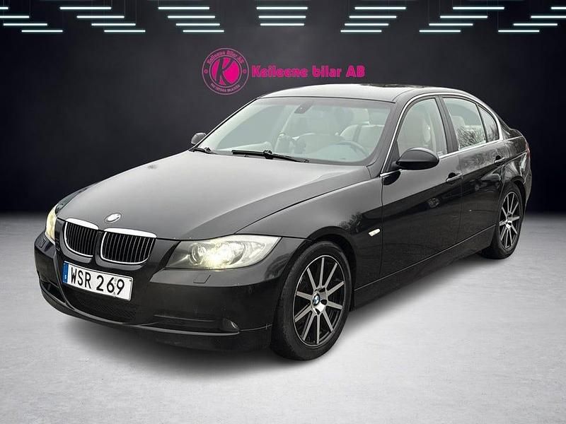 Svart Begagnad 2005 BMW 325 Advantage Sedan | 48 900 kr (Marknadspris) - Bild 1/4