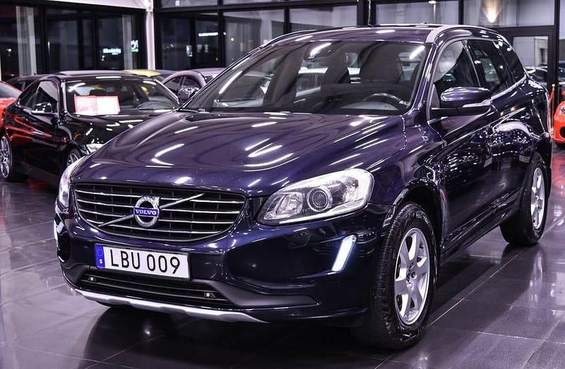 Mörkblå (blå) Begagnad 2015 Volvo XC60 Momentum SUV | 164 900 kr (Marknadspris) - Bild 1/4