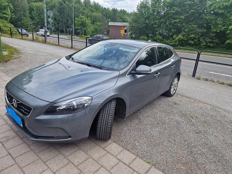 Begagnad 2016 Volvo V40 Halvkombi | 99 000 kr (Superpris) - Bild 1/4