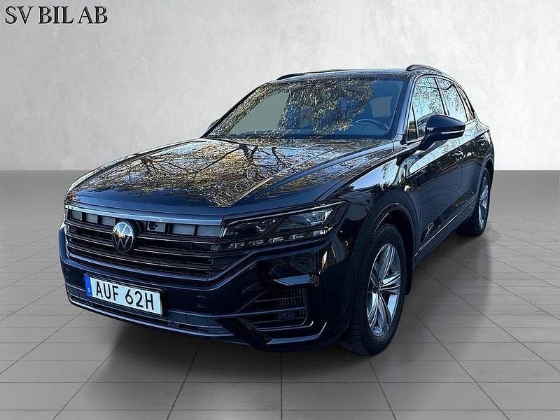 Svart Begagnad 2020 VW Touareg R SUV | 529 900 kr (Marknadspris) - Bild 1/4