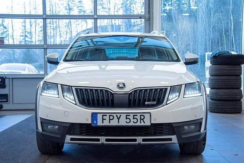 Begagnad Skoda Octavia Scout 184 HK (135 kW) 2019 Vit Kombi