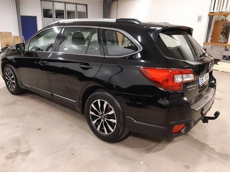 Begagnad Subaru Outback 150 HK (110 kW) 2015 Svart Kombi