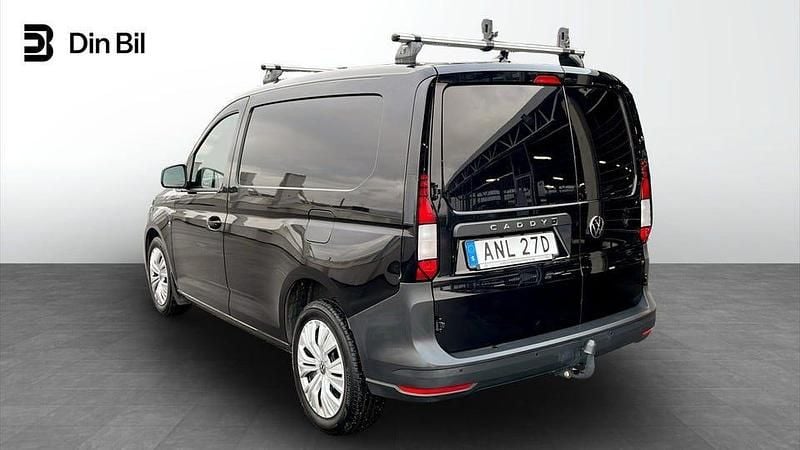 Begagnad VW Caddy 122 HK (89 kW) 2023 Deep black pärleffekt Minibuss