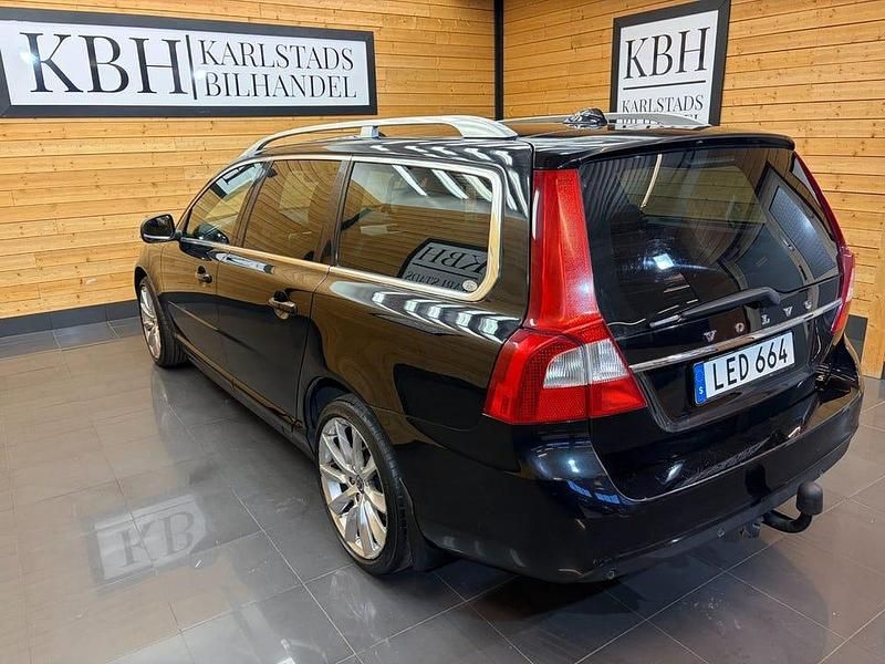 Begagnad Volvo V70 Momentum 163 HK (119 kW) 2011 Svart Kombi