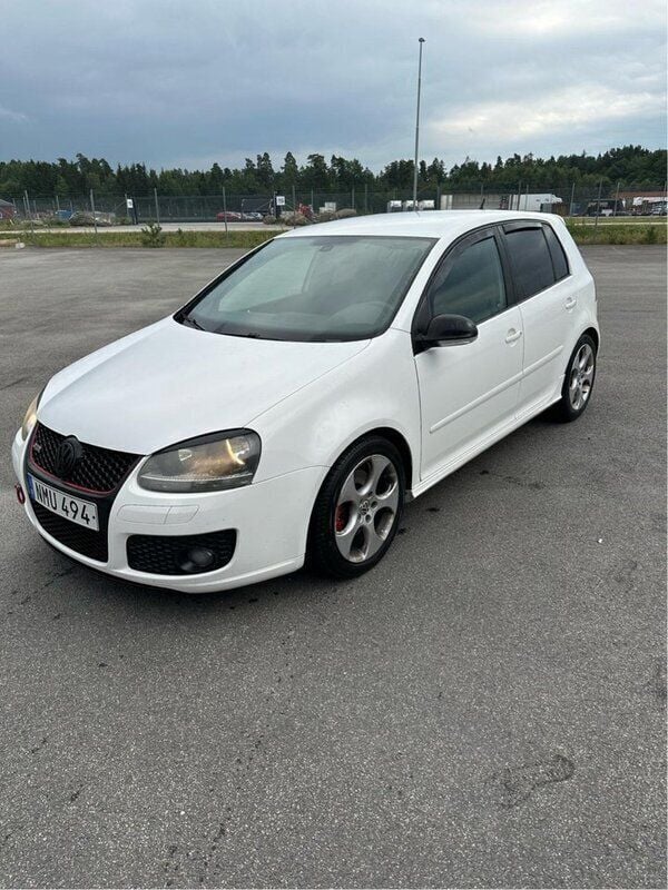 Vit Begagnad 2007 VW Golf V GTI Halvkombi | 65 000 kr (Marknadspris) - Bild 1/4