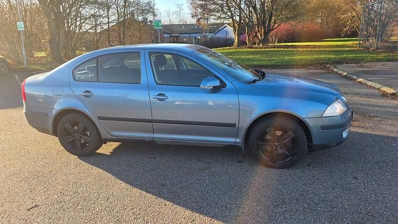 Begagnad Skoda Octavia 115 HK (84 kW) 2008 Blå metalic Halvkombi