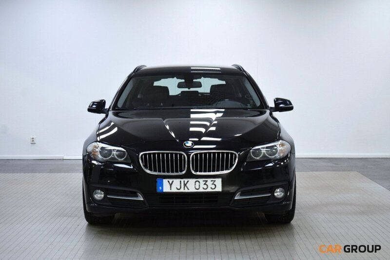 Svart Begagnad 2017 BMW 520 Kombi | 124 900 kr (Superpris) - Bild 1/4