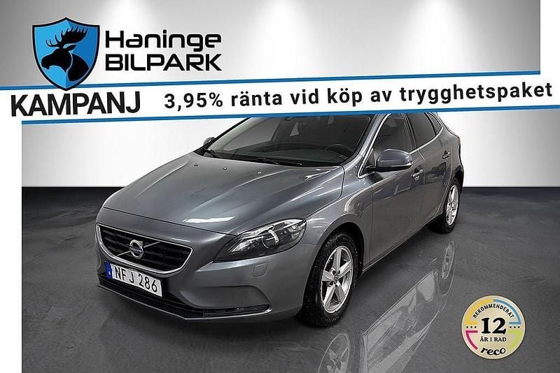 Grå Begagnad 2016 Volvo V40 Momentum Halvkombi | 159 995 kr (Marknadspris) - Bild 1/2