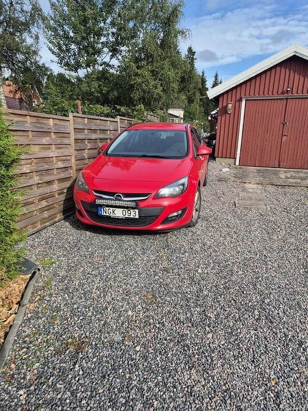 Röd Begagnad 2013 Opel Astra Enjoy Kombi | 30 000 kr (Superpris) - Bild 1/4
