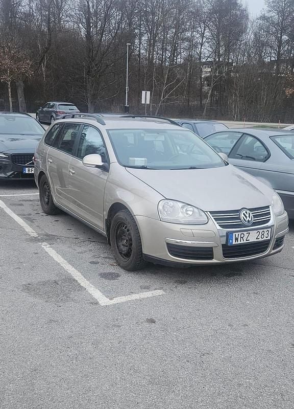Begagnad VW Golf VI 102 HK (75 kW) 2008 Halvkombi