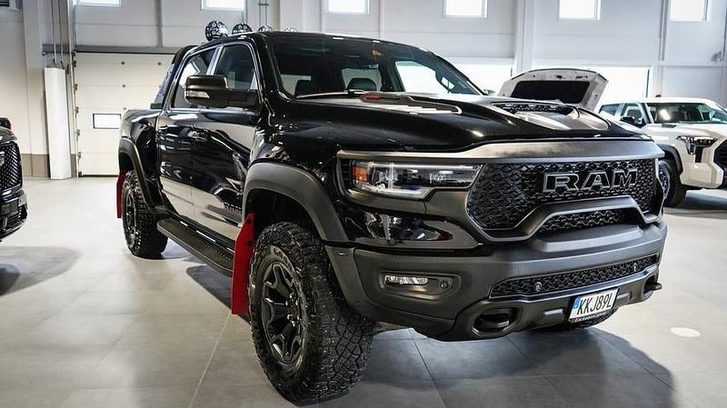 Begagnad Dodge Ram 711 HK (522 kW) 2022 Diamond black crystal pearlcoat