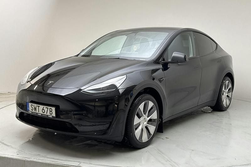 Svart Begagnad 2023 Tesla Model Y RWD SUV | 304 900 kr (Bra pris) - Bild 1/4
