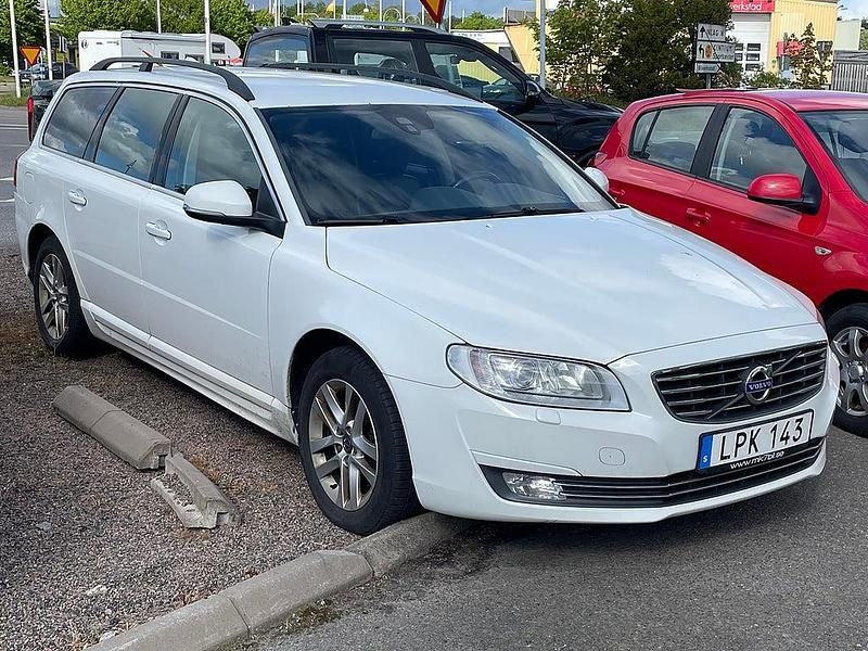 Begagnad Volvo V70 Momentum 181 HK (133 kW) 2015 Vit Kombi