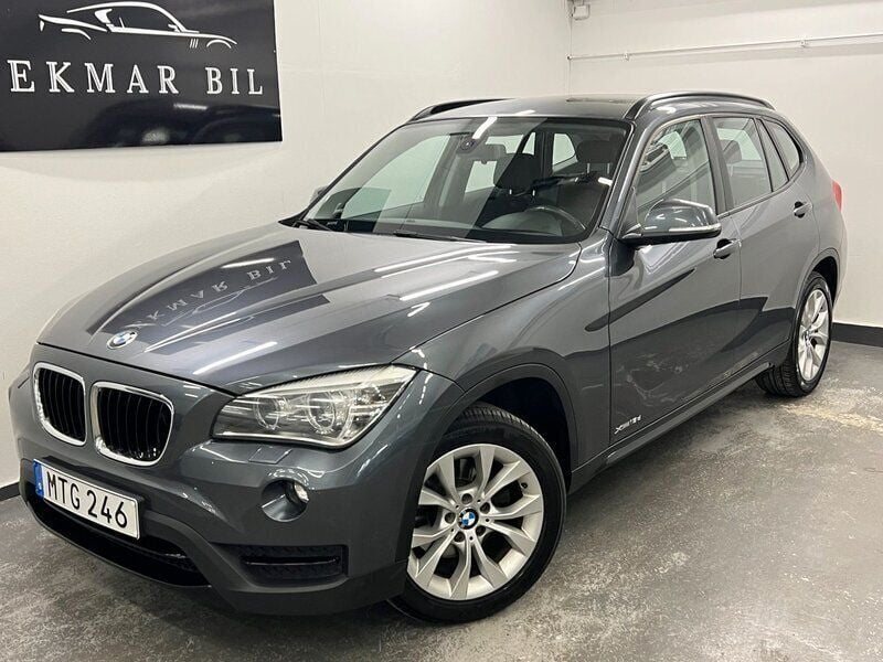 Grå Begagnad 2013 BMW X1 Sport Line SUV | 114 900 kr (Marknadspris) - Bild 1/4