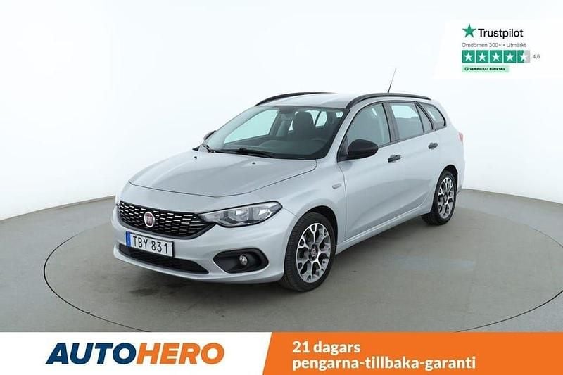 Grå Begagnad 2018 Fiat Tipo Pop Kombi | 101 000 kr (Marknadspris) - Bild 1/4