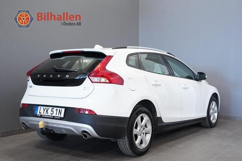 Begagnad Volvo V40 CC 150 HK (110 kW) 2019 Vit Kombi