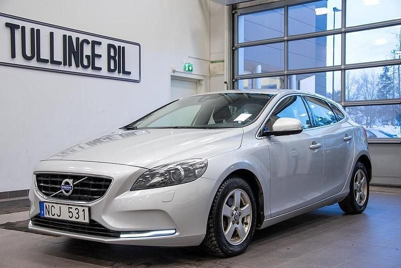Begagnad Volvo V40 116 HK (85 kW) 2012 Ljusgrå Halvkombi