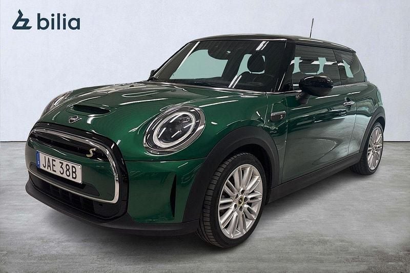 Grön Begagnad 2023 Mini Cooper Essential Halvkombi | 214 900 kr (Bra pris) - Bild 1/3