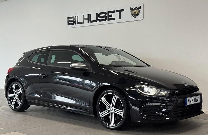 Svart Begagnad 2015 VW Scirocco R Sportkupé | 149 900 kr (Marknadspris) - Bild 1/4