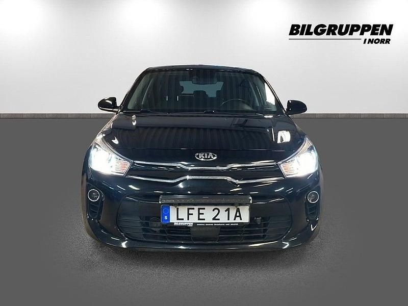 Begagnad Kia Rio 84 HK (61 kW) 2019 Svart Halvkombi