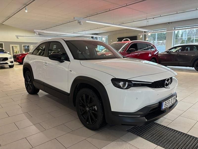 Begagnad Mazda MX30 Exclusive-Line 105 kW (143 HK) 2022 Arctic white (solid) SUV