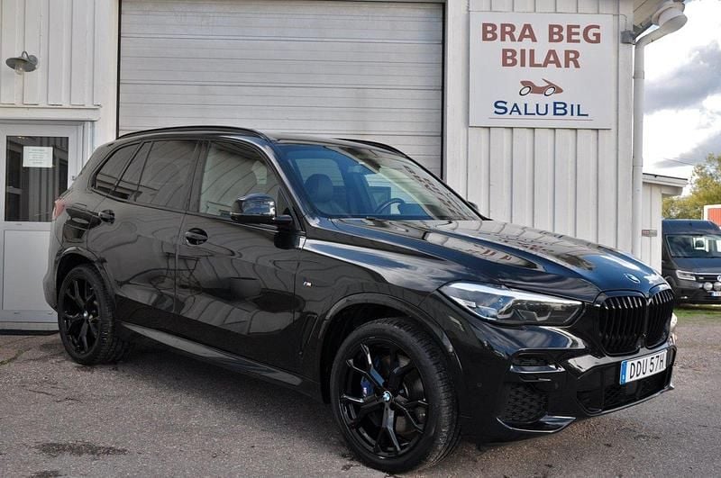Svart Begagnad 2022 BMW X5 M Sport SUV | 699 000 kr (Lite dyr) - Bild 1/4