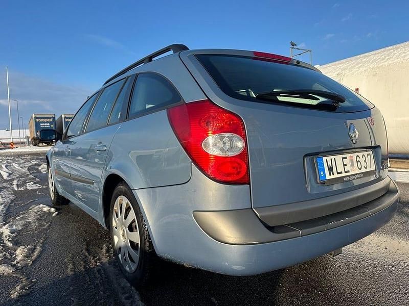 Begagnad Renault Laguna GrandTour Expression 163 HK (119 kW) 2004 Ljusblå Kombi