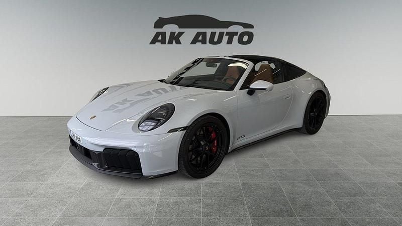 Flerfärgad (grå) Begagnad 2025 Porsche 911 Sportkupé | 2 449 000 kr - Bild 1/2