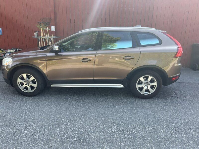 Brun Begagnad 2010 Volvo XC60 Kinetic SUV | 69 000 kr (Superpris) - Bild 1/4