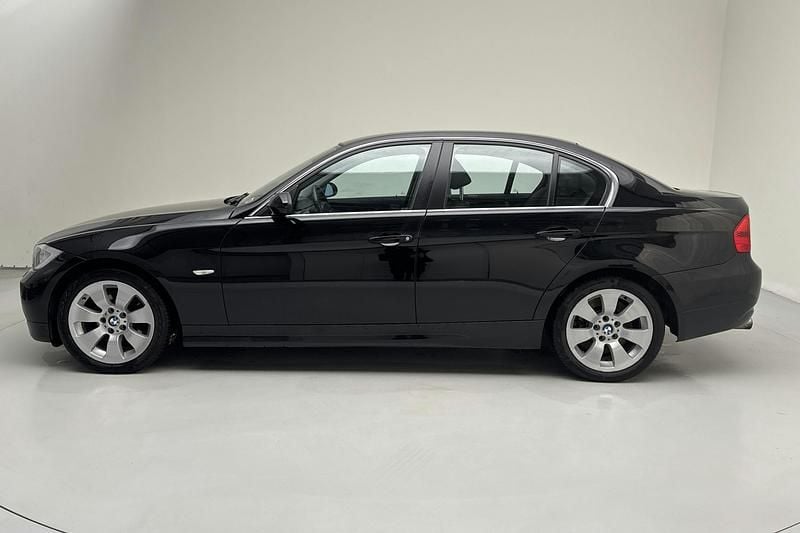 Begagnad BMW 330 231 HK (169 kW) 2007 Svart Sedan