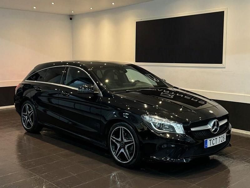 Svart Begagnad 2015 Mercedes CLA220 Shooting Brake Kombi | 169 500 kr (Marknadspris) - Bild 1/4