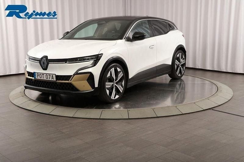 Vit (vit glacier/svart tak) Begagnad 2022 Renault Mégane Iconic Kombi | 269 800 kr (Marknadspris) - Bild 1/4