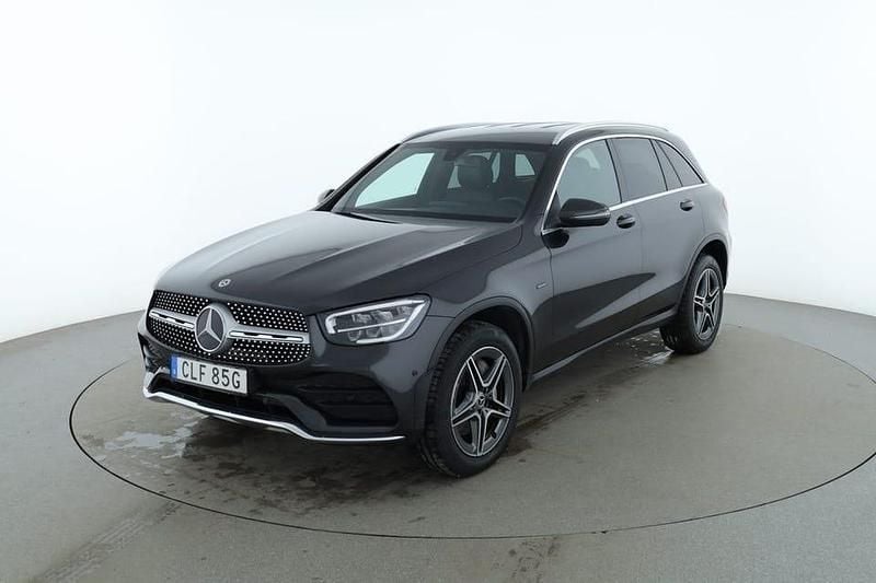 Grå Begagnad 2021 Mercedes GLC300 AMG line SUV | 367 000 kr (Marknadspris) - Bild 1/4