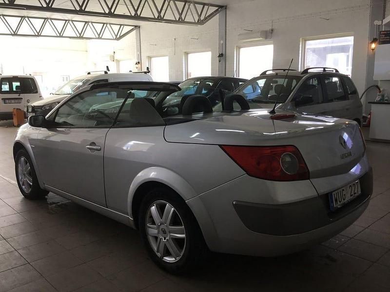 Begagnad Renault Mégane II 113 HK (83 kW) 2005 Grå