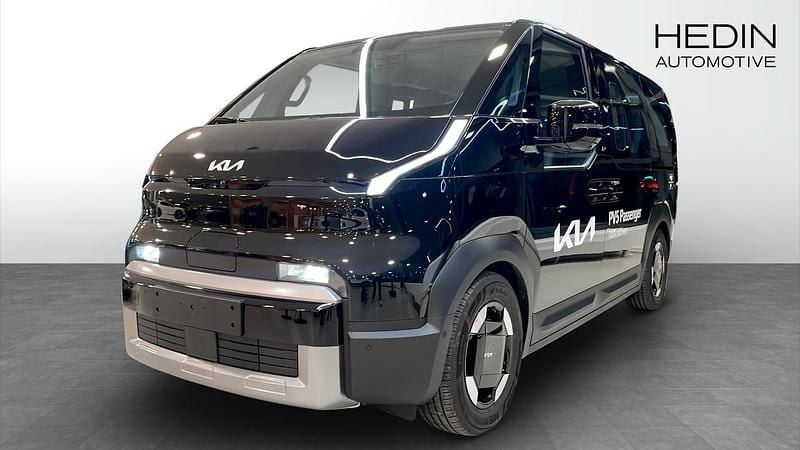 Svart Begagnad 2025 Kia PV5 Plus Minibuss | 611 900 kr - Bild 1/4