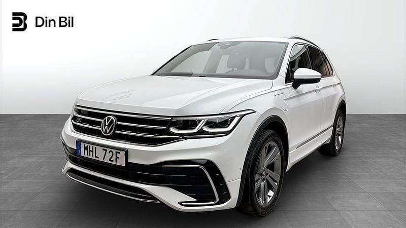 Pure white Begagnad 2021 VW Tiguan R-line SUV | 329 900 kr (Dyr) - Bild 1/4