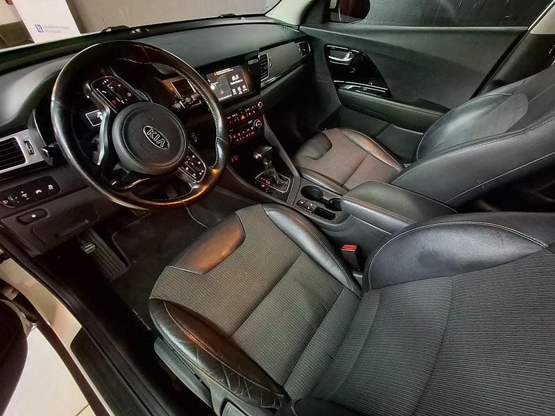 Begagnad Kia Niro Advance 141 HK (103 kW) 2017 Vit SUV