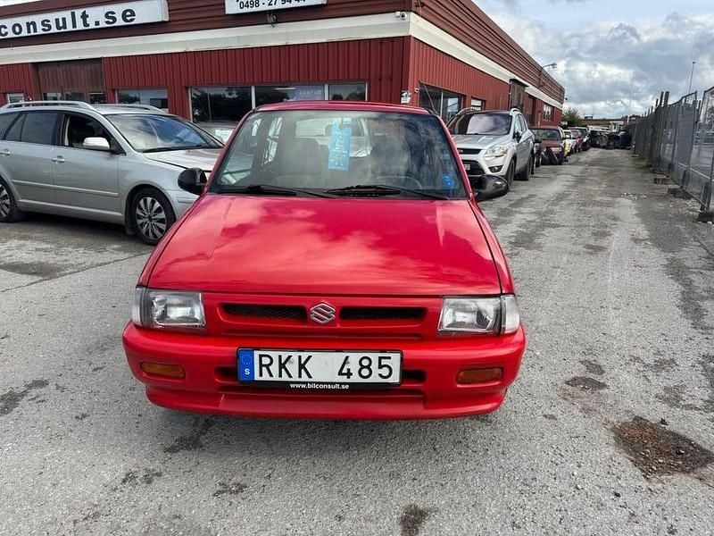 Begagnad Suzuki Alto 54 HK (39 kW) 2000 Röd Halvkombi