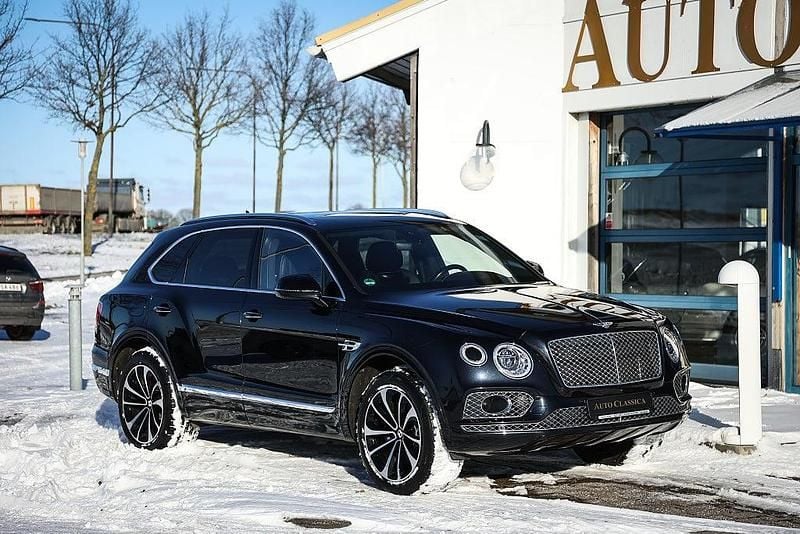 Begagnad Bentley Bentayga 608 HK (447 kW) 2018 Svart SUV
