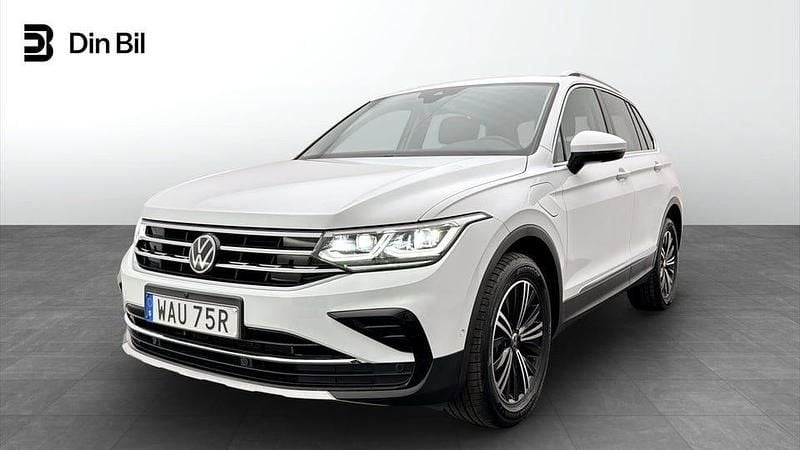 Pure white Begagnad 2024 VW Tiguan SUV | 359 900 kr (Marknadspris) - Bild 1/4
