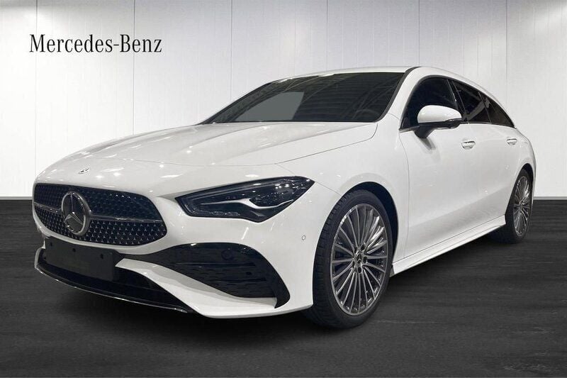 Vit Ny 2025 Mercedes CLA200 AMG Line Premium Kombi | 466 800 kr (Marknadspris) - Bild 1/4
