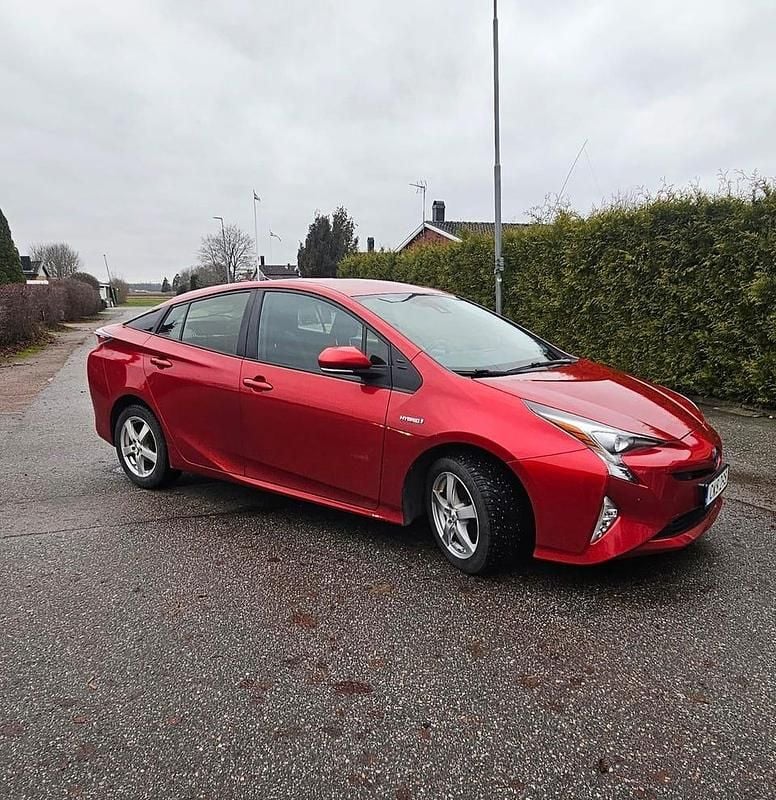 Begagnad 2016 Toyota Prius Halvkombi | 175 000 kr (Marknadspris) - Bild 1/4
