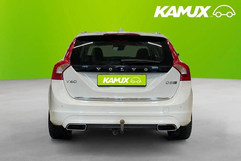 Begagnad Volvo V60 Standard 231 HK (169 kW) 2018 Vit Kombi