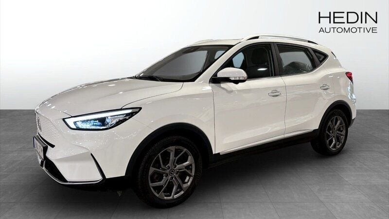 Vit (white) Begagnad 2022 MG ZS Luxury Sedan | 249 900 kr (Superpris) - Bild 1/4
