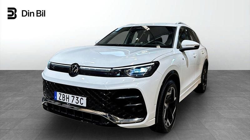 Vit Begagnad 2025 VW Tiguan R-line SUV | 499 900 kr (Lite dyr) - Bild 1/4