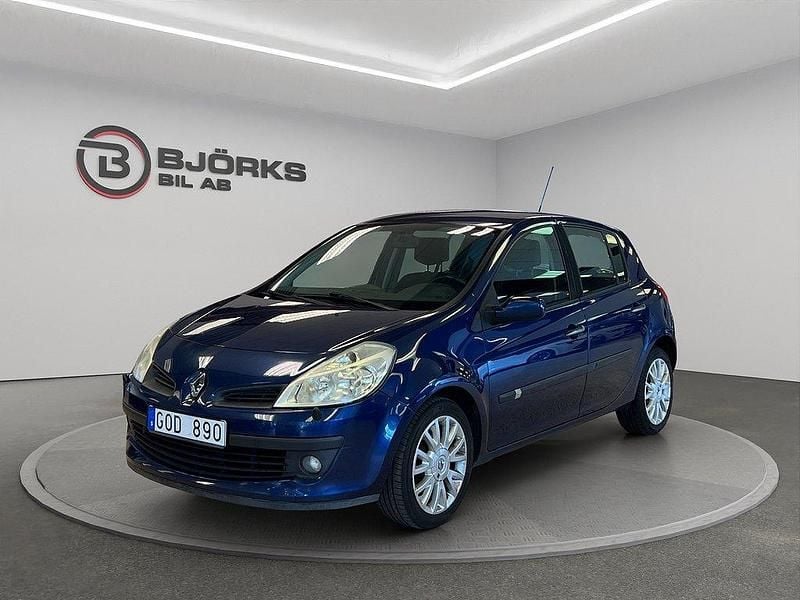 Mörkblå (blå) Begagnad 2007 Renault Clio II Halvkombi | 24 500 kr (Marknadspris) - Bild 1/4