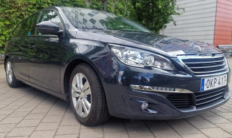 Grå Begagnad 2016 Peugeot 308 Active Kombi | 85 000 kr (Marknadspris) - Bild 1/4